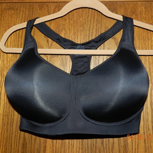 nike molded cup sports bra